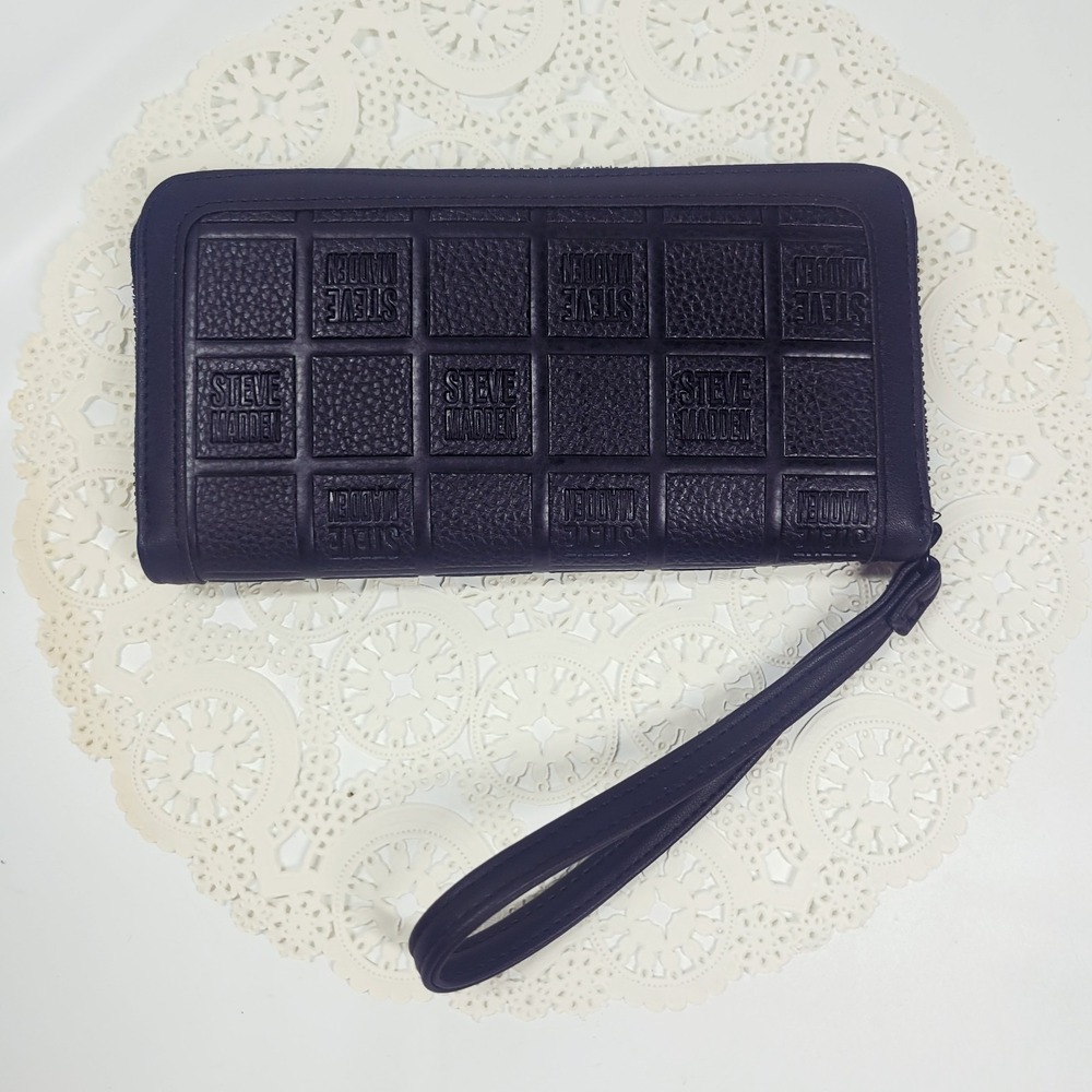 Steve Madden Black Embossed Women's Zip-Around Wristlet Wallet Wrist Strap - Picture 5 of 7